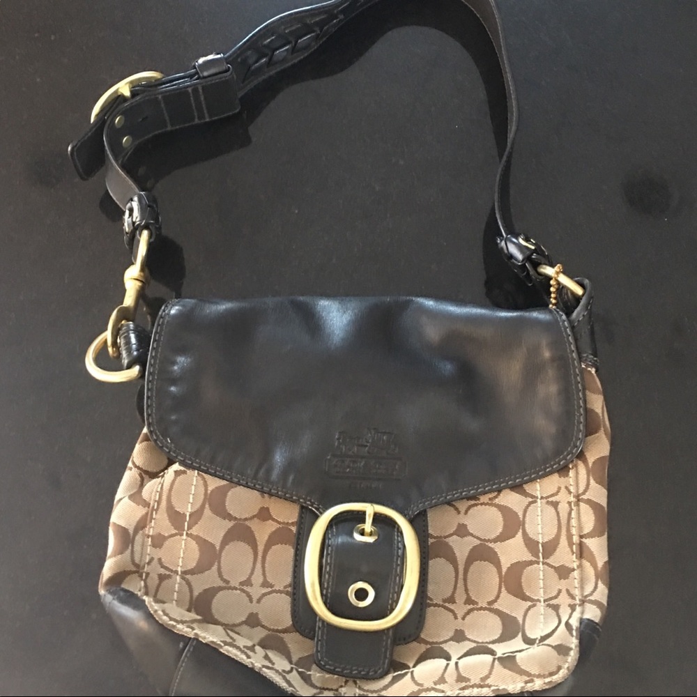 GIVE AWAY ALMOST!!! Great condition Coach Bag!